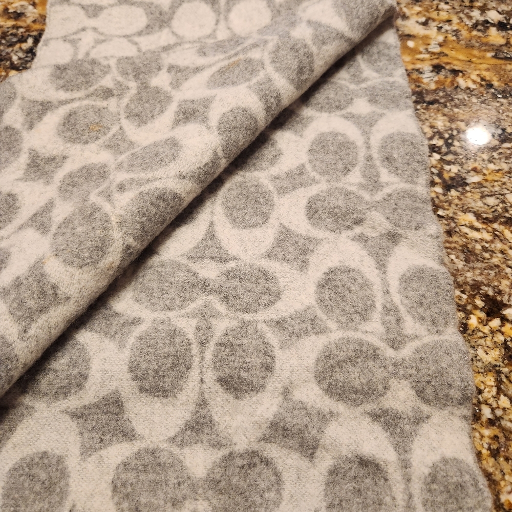 Coach lambswool 100%Laine D'Agneau scarf - Picture 3 of 3